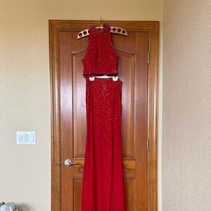 Elegant Red Sleeveless Gown